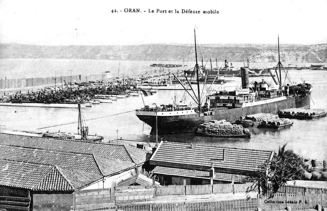 Oran- 146- travail sur les quais.JPG